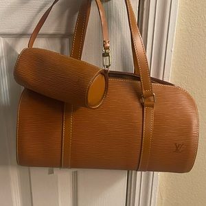 Louis Vuitton purse and coin purse. Gently used.